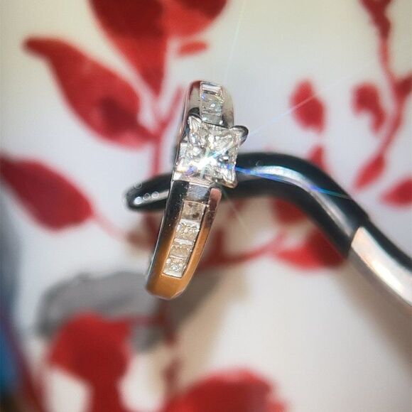 14k Diamond Engagement Ring (Sz 7) - Picture 4 of 15